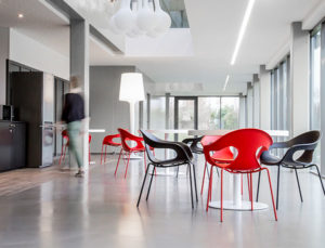 Sièges en polypropylène et polycarbonate